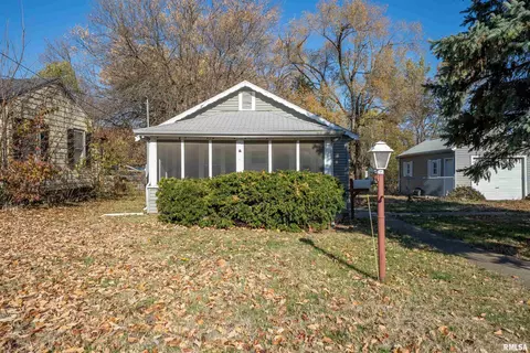 729 E Seneca Pl, Peoria, IL 61603