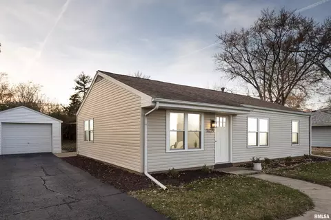 5229 N Hamilton Rd, Peoria, IL 61614