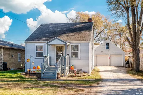 3810 S Chalmers Ave, Bartonville, IL 61607