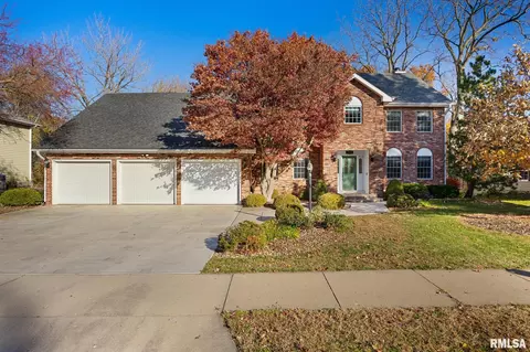 6110 N Oak Leaf Ct, Peoria, IL 61615