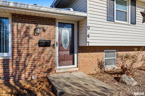 947 E Marshall St, Morton, IL 61550 photo 3