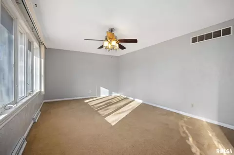 947 E Marshall St, Morton, IL 61550 photo 4