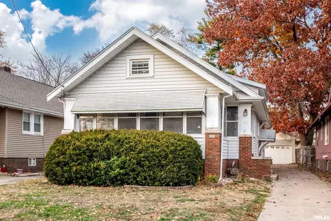 1215 E Seneca Pl, Peoria, IL 61603
