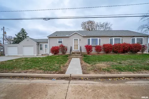303 Veterans Ln, Creve Coeur, IL 61610