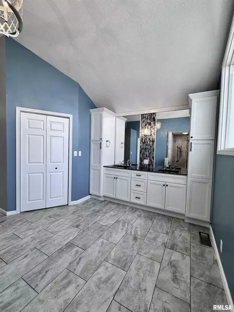 815 E Franklin St, Macomb, IL 61455 photo 25