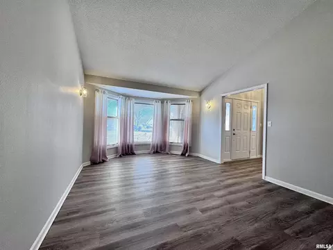 815 E Franklin St, Macomb, IL 61455 photo 8