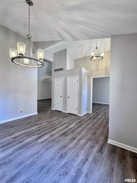 815 E Franklin St, Macomb, IL 61455 photo 5
