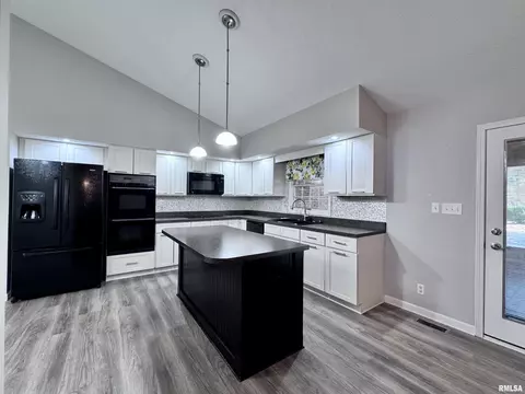 815 E Franklin St, Macomb, IL 61455 photo 13