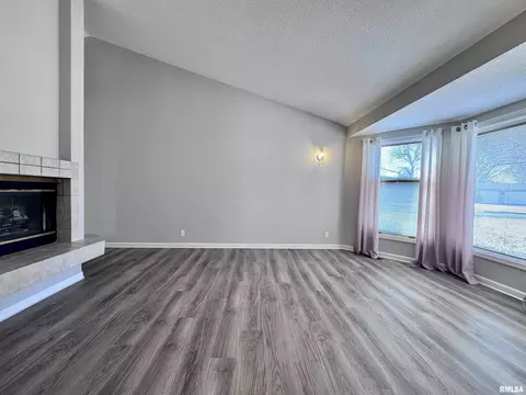 815 E Franklin St, Macomb, IL 61455 photo 7