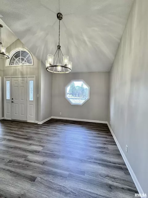 815 E Franklin St, Macomb, IL 61455 photo 3