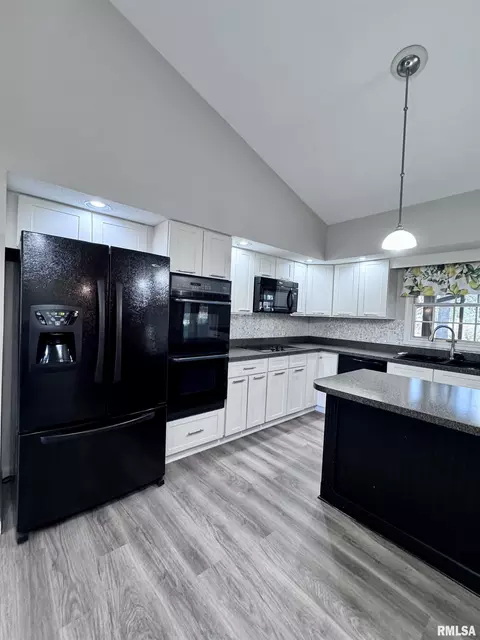815 E Franklin St, Macomb, IL 61455 photo 16