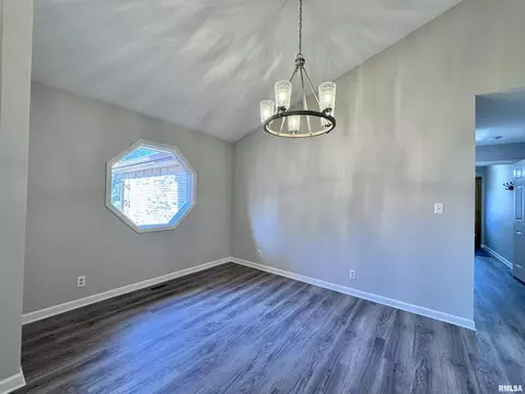 815 E Franklin St, Macomb, IL 61455 photo 4