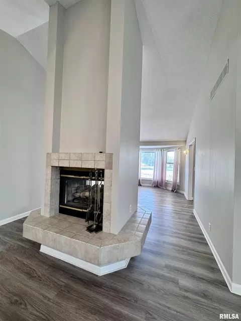 815 E Franklin St, Macomb, IL 61455 photo 9