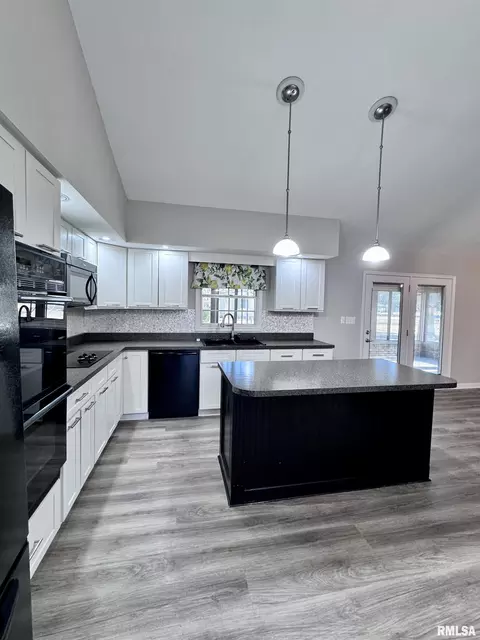 815 E Franklin St, Macomb, IL 61455 photo 17
