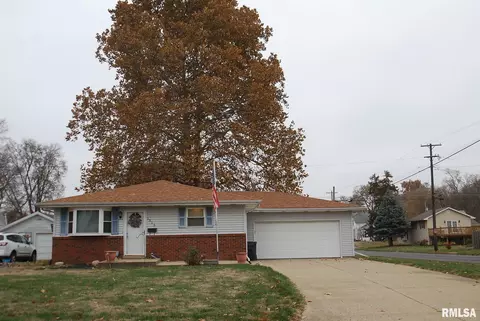 1315 State St, Pekin, IL 61554