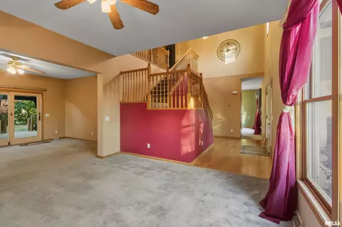 Living - 1218 Joseph St, Macomb, IL 61455 photo 2 of 5
