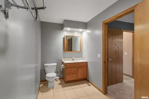 Bath - 1218 Joseph St, Macomb, IL 61455 photo 4 of 5