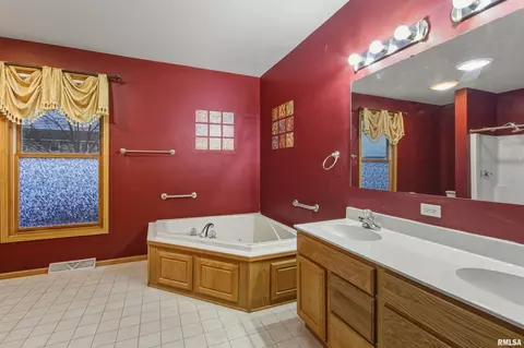 Bath - 1218 Joseph St, Macomb, IL 61455 photo 1 of 5