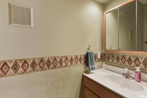 Bath - 1218 Joseph St, Macomb, IL 61455 photo 2 of 5