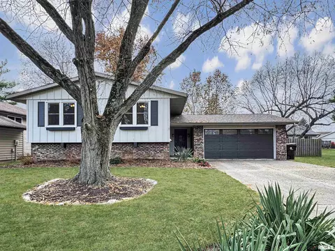 5118 W Greenridge Ct, Peoria, IL 61615