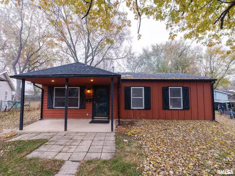 1610 Koch St, Pekin, IL 61554