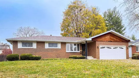 1913 W Clarewood Ave, Peoria, IL 61614
