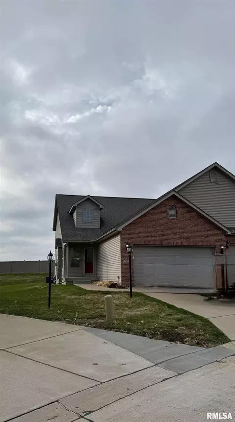 7115 N Thomas Davis Dr, Peoria, IL 61615