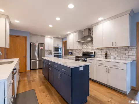 Kitchen - 6065 Locust Rd, Delavan, IL 61734 photo 3 of 4