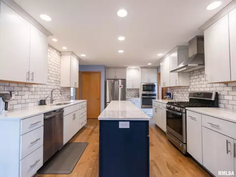 Kitchen - 6065 Locust Rd, Delavan, IL 61734 photo 2 of 4