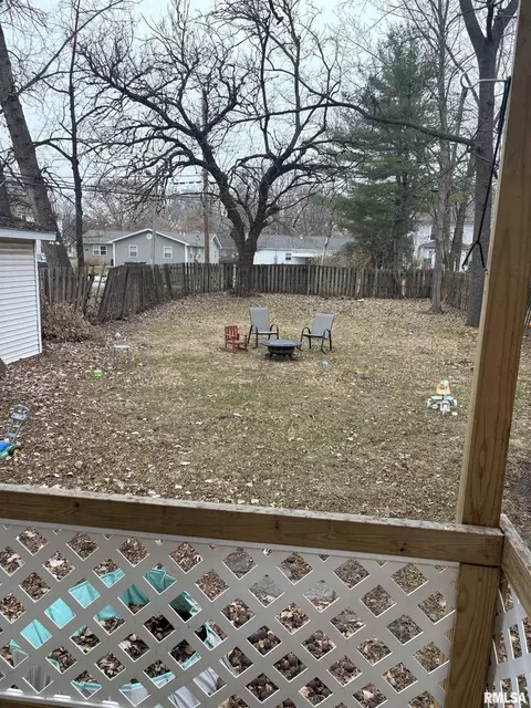 Exterior - 209 N Ward St, Macomb, IL 61455 photo 4 of 5