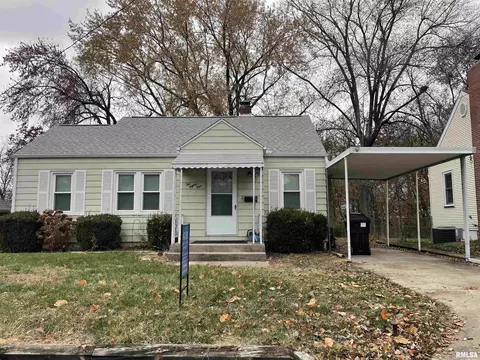 281 S Thorncrest Ave, Creve Coeur, IL 61610