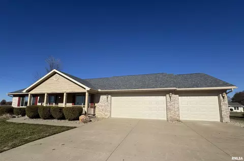 1200 Grand Ave, Macomb, IL 61455 photo 2