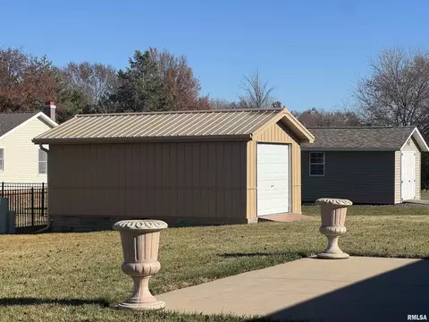 1200 Grand Ave, Macomb, IL 61455 photo 9