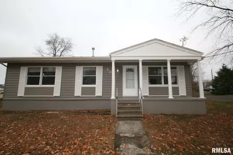 306 E Madison St, Mackinaw, IL 61755