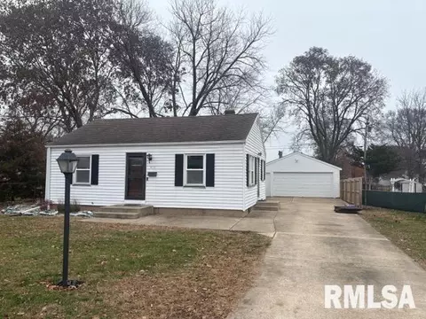 414 N 6th St, Chillicothe, IL 61523