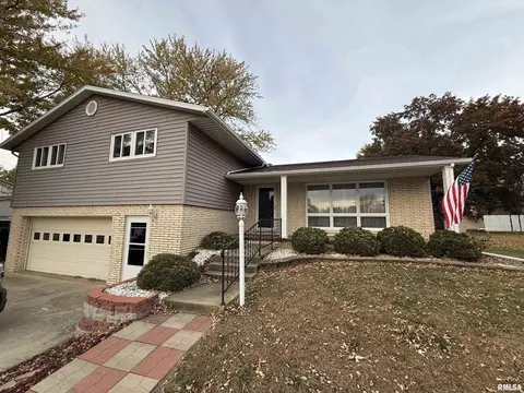 915 Lawndale Ave, Lacon, IL 61540