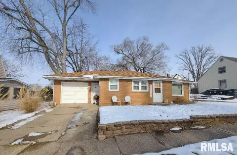 1405 Hamilton St, Pekin, IL 61554
