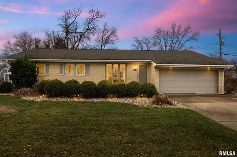 110 E Maywood St, Morton, IL 61550
