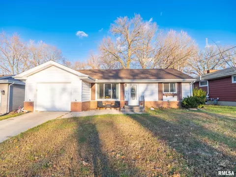 134 W Field Grove Ct, East Peoria, IL 61611