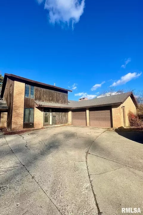 10 Rye Ct, Macomb, IL 61455
