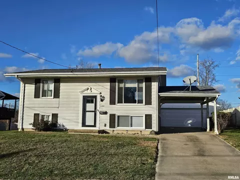 2209 Kensington Dr, Peoria, IL 61614