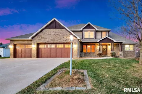 2619 W Sunset Ct, Peoria, IL 61615