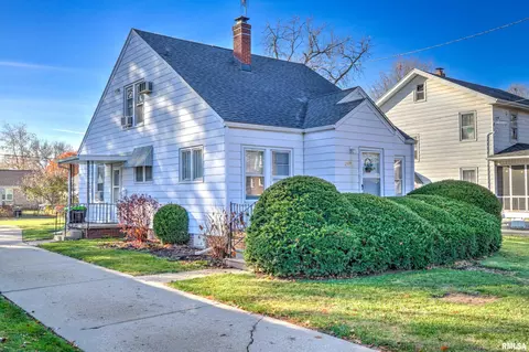 2106 W Heading Ave, West Peoria, IL 61604