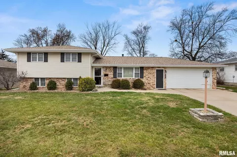 225 S Montana Ave, Morton, IL 61550