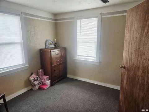 640 Grant Pl, Canton, IL 61520 photo 8