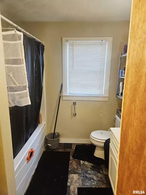 640 Grant Pl, Canton, IL 61520 photo 7