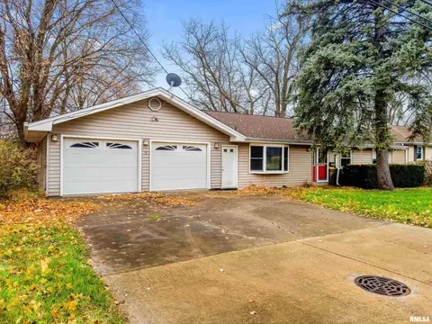 5112 Pfeiffer Rd, Bartonville, IL 61607