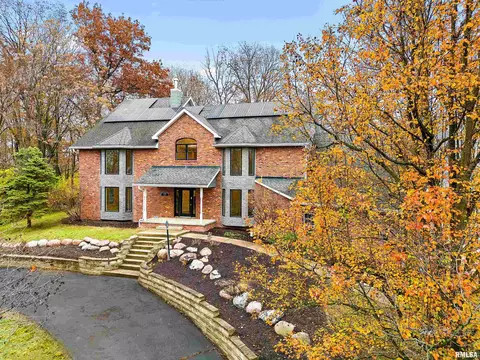 2211 Sheridan Rd, Pekin, IL 61554