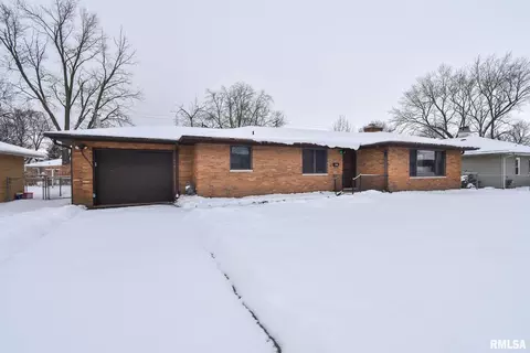 136 W Clark St, Morton, IL 61550