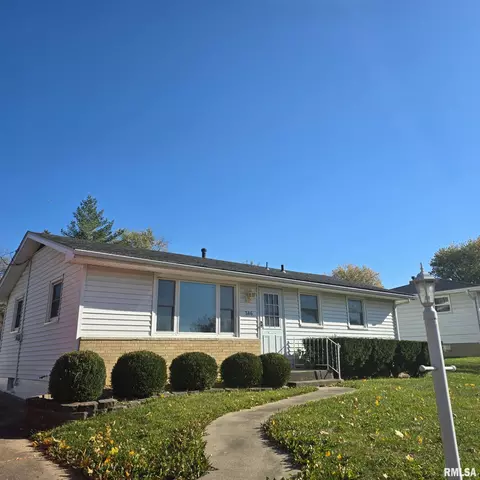 306 Monterey Dr, Washington, IL 61571